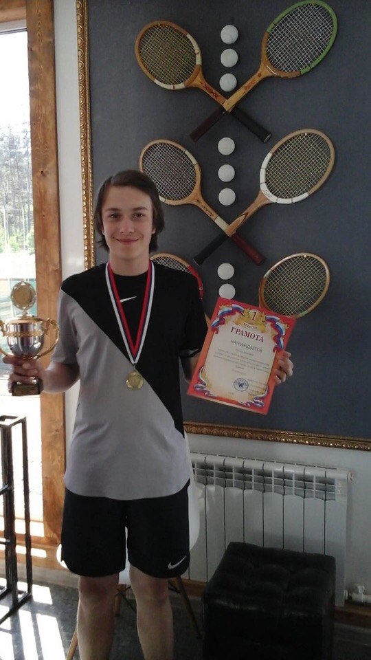 Бурцев Дмитрий занял первое место в Первом межрегиональном турнире по теннису