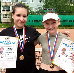 Поздравляем Буланенкову Полину и Гагиеву Марию с призовыми местами на турнире в Академии А. Островского!